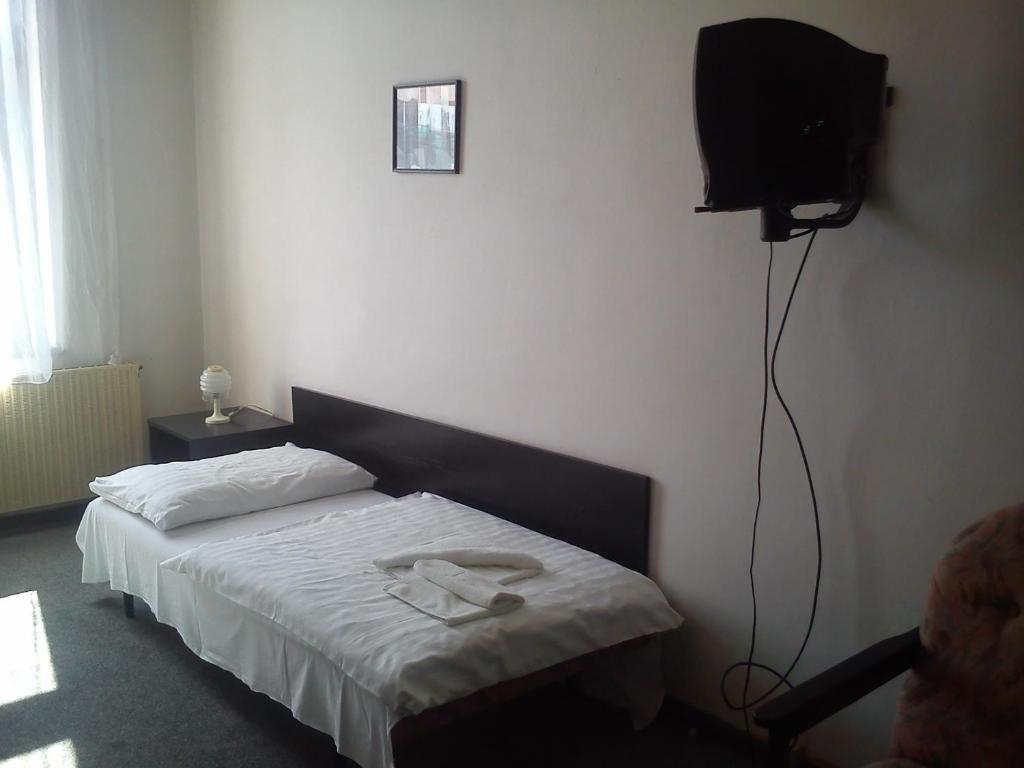 Hotel Pyramida เบอร์โน ภายนอก รูปภาพ