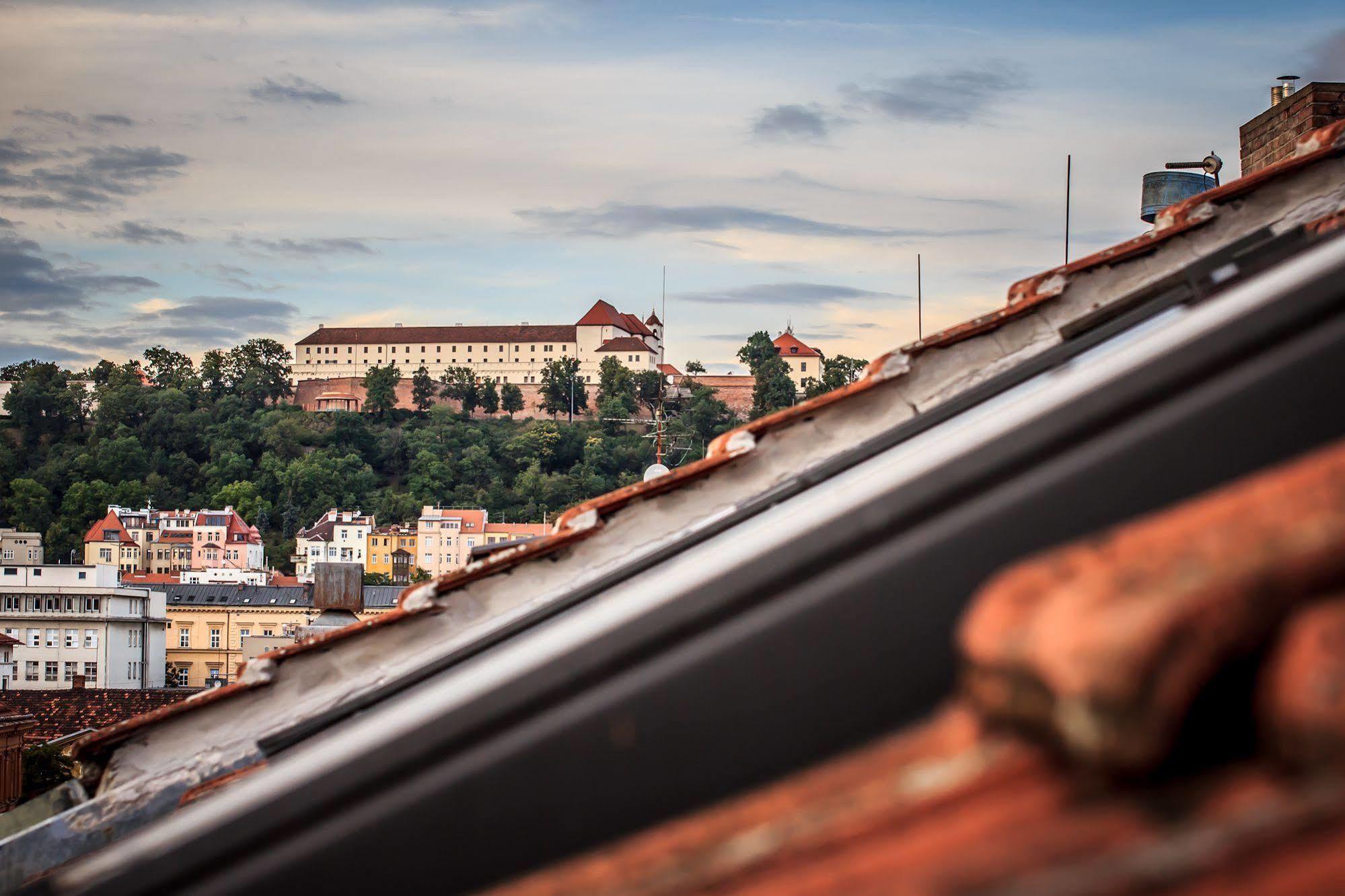 Hotel Pyramida เบอร์โน ภายนอก รูปภาพ